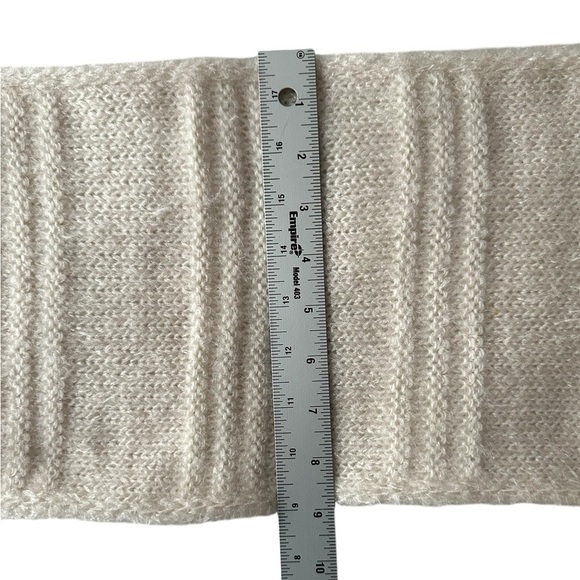 Betsey Johnson white knit infinity scarf - Picture 5 of 9